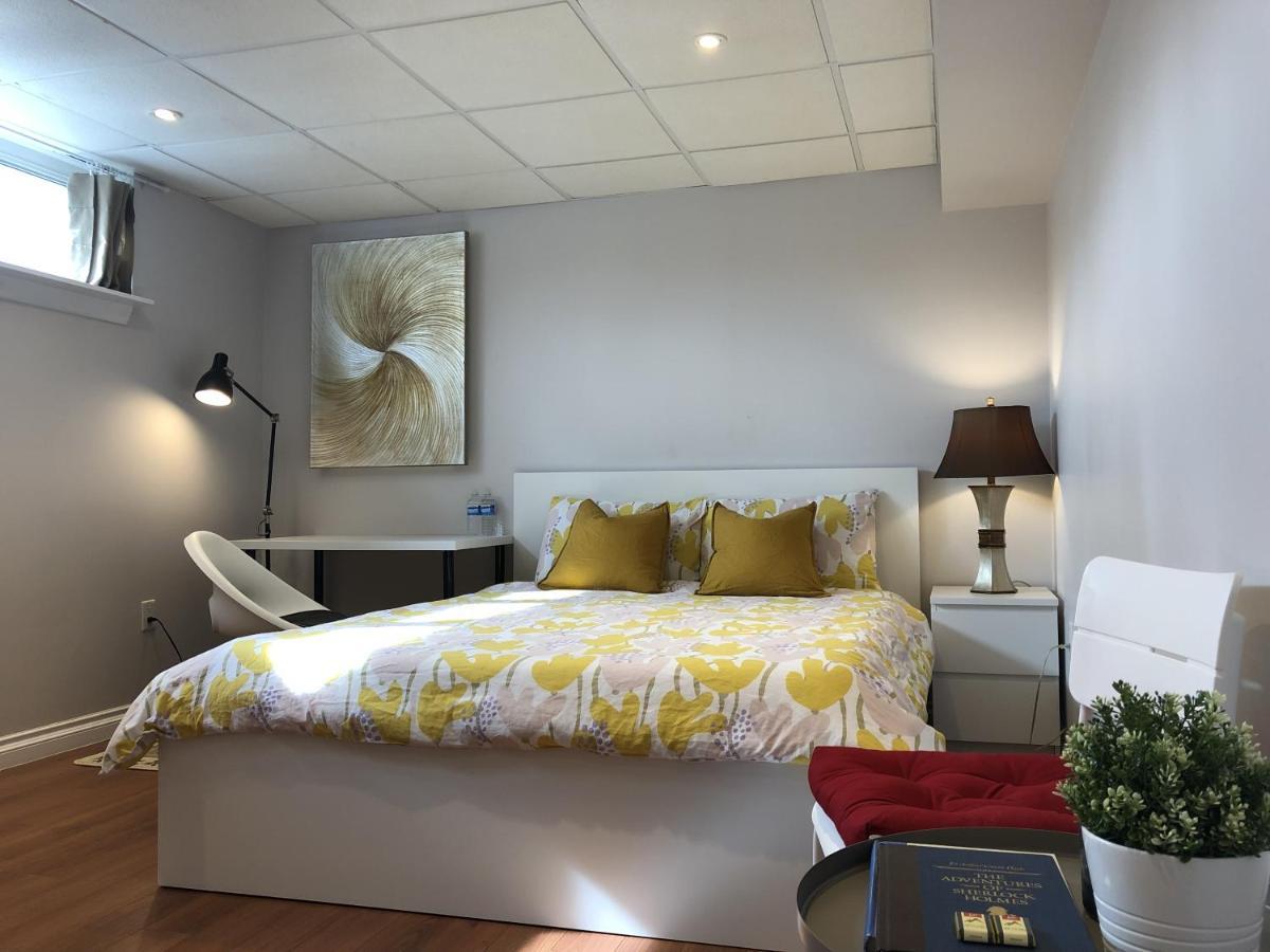 Peaceful Cosy Room With Garden View, Private Parking 多伦多 外观 照片