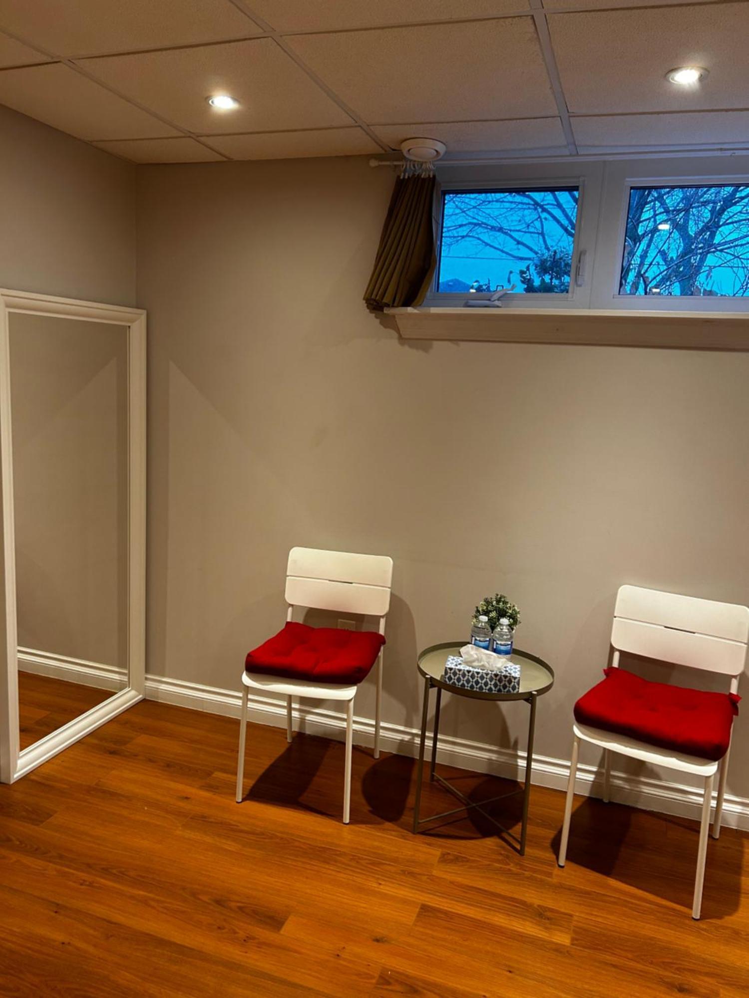 Peaceful Cosy Room With Garden View, Private Parking 多伦多 外观 照片